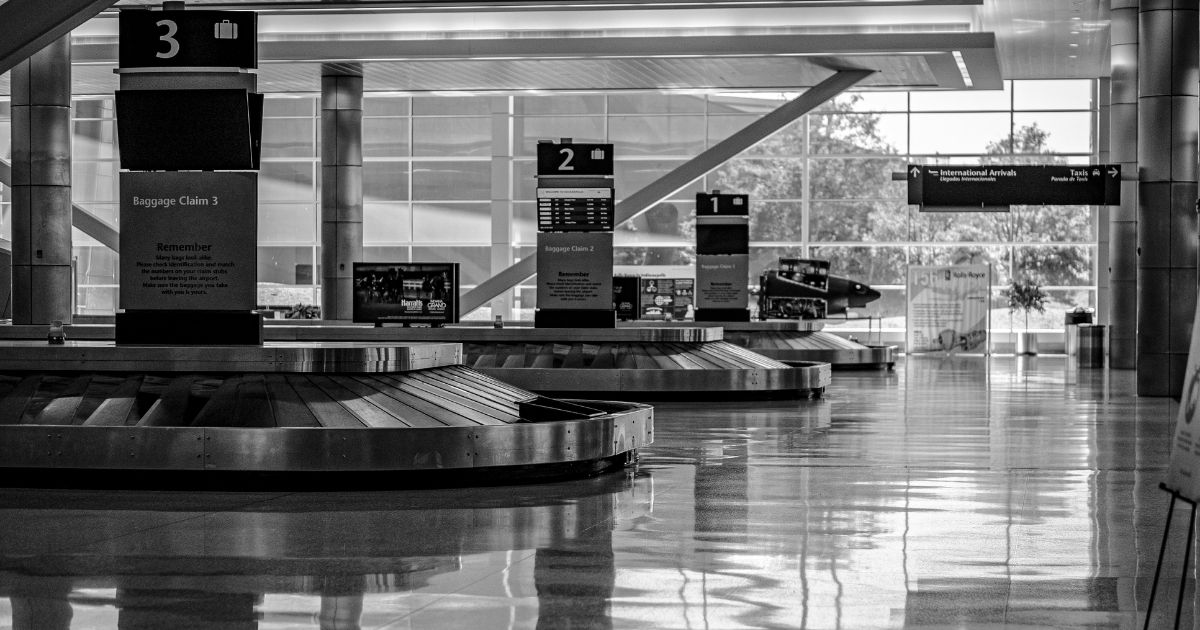 Here’s How Much Checked Bags Will Cost in 2100 LugLess