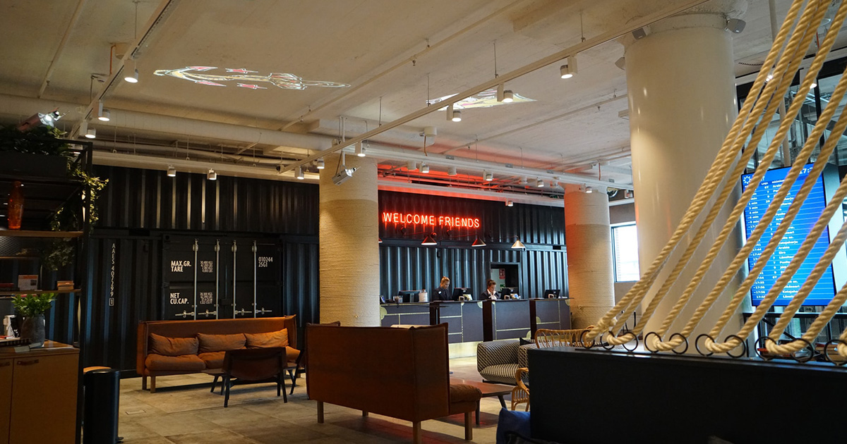 Shipping luggage to a hotel LugLess